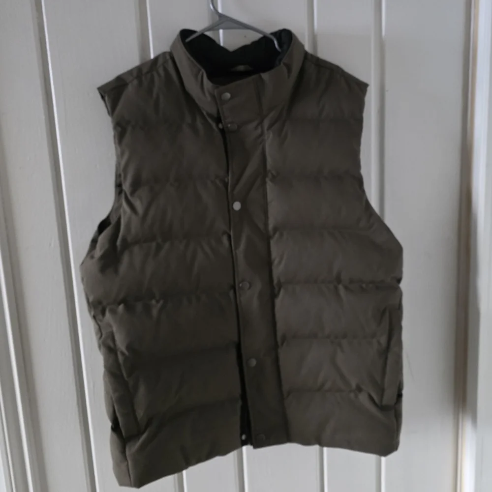 Olive Khaki Puffer Vest - Picture 2 of 3